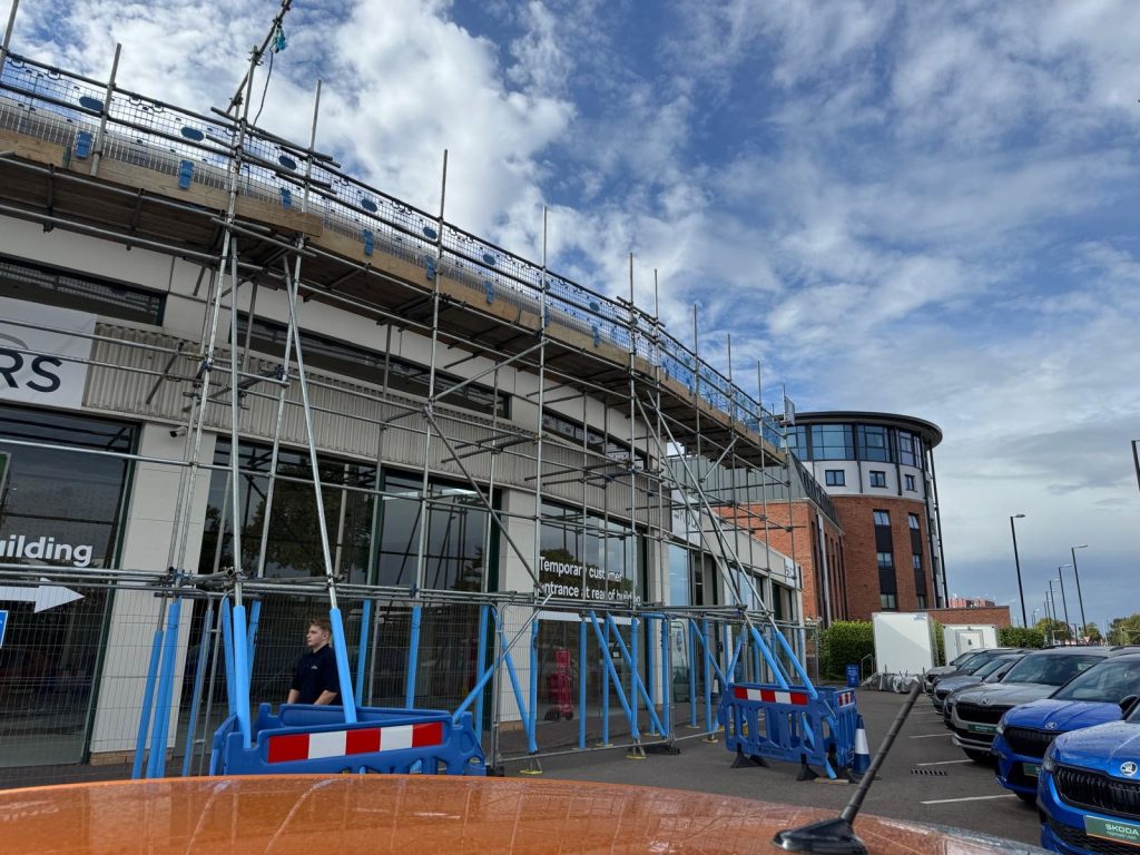 Large-span gutter refurbishment